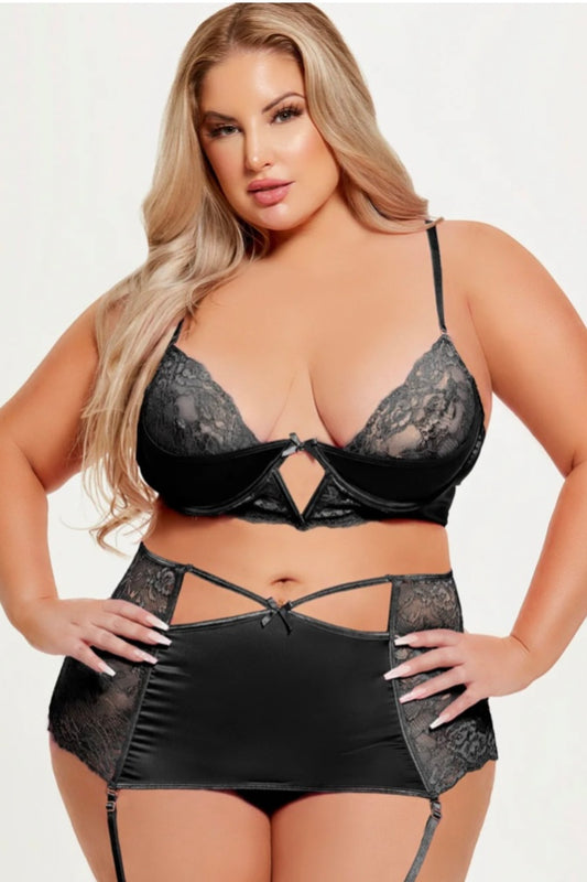 Plus size Natasha bra and thong set black